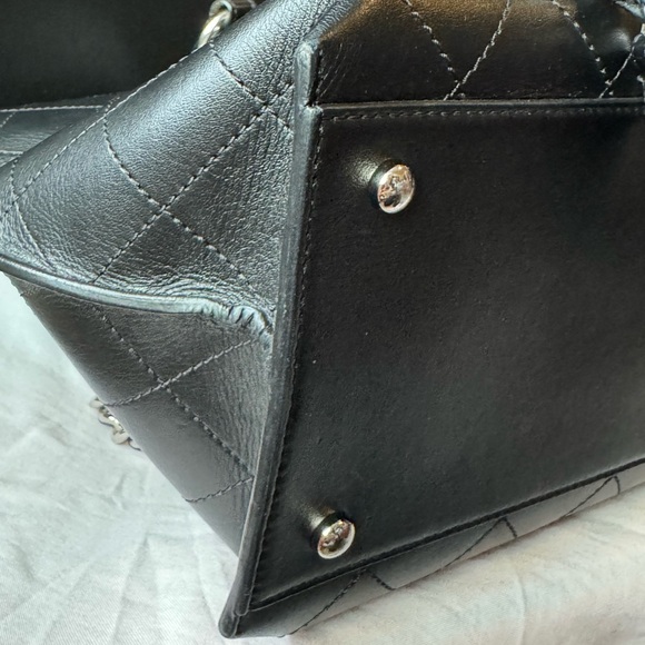 Chanel 17C Ring My Bag Tote in Black calfskin with silver hardware - Picture 6 of 13